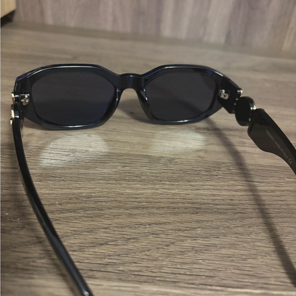 Black Rectangular Sunglasses - Picture 4 of 4